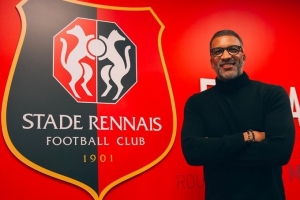 记者：前雷恩主帅贝耶是接替德泽尔比的热门人选