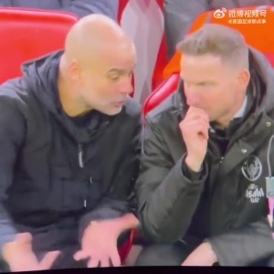 老师在讲课，而你在一旁假装自己全都听懂了😅