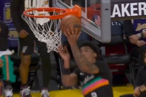 攻防压制！科内特钉板范德比尔特 哈珀反击负角度空接打中