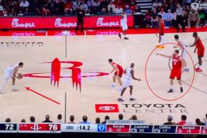 🥴真的有够离谱！美媒：快船超低级底线球失误 我发给我自己