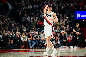 记者：开拓者阵地战水平不高 杨瀚森要提升篮板  最好场均3前场板