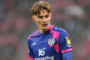 记者：米兰、国米、切尔西等多队关注美因茨18岁中卫波图尔斯基