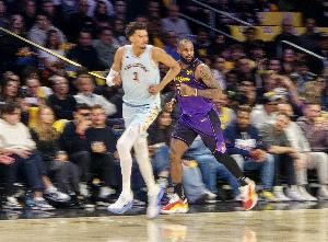 霍里：文班进不了我的MVP榜单前五&他不是詹科鲨 他场均要有6盖帽