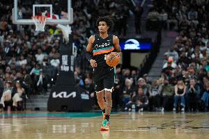 哈珀3次单场至少15分5助&真实命中率75% 马刺队史青少年球员最多