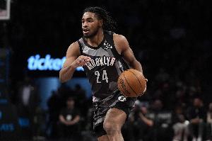 Shams：雄鹿截止日前曾与篮网商讨交易托马斯 但双方未达成一致