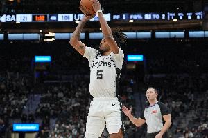 大比分领先&明天背靠背！队记：卡斯尔X光结果呈阴性 今天不回归