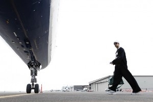 前往客场！开拓者众将登机照 不一样的飞机下方俯拍视角