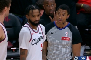 小德里克·琼斯对阿门犯规&快船挑战失败 不满送上白眼