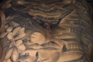 法媒：巴黎边锋巴尔科拉背部新添纹身，武士面具+寺庙+日本山水