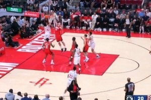 滴水不漏！申京和卡佩拉镇守篮下 先后送出大帽