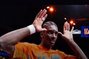 迪亚巴特道歉：在比赛中让情绪占了上风 对此我深感抱歉