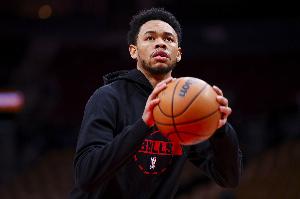 多诺万：到目前为止安芬尼·西蒙斯做得很好 我很喜欢和他共事