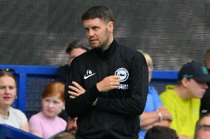 赫尔泽勒：巴莱巴2分钟染黄是错误判罚，这打乱了我们的比赛计划