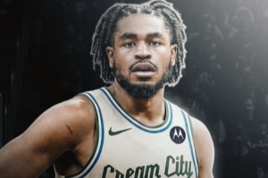 得分是真厉害！雄鹿新援托马斯第三节6中5高效轰下15分！